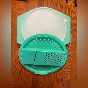 Vintage Tupperware 3pc Jadite Green Cheese Grater Bowl With Lid.